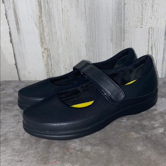 Apex Shoes - Women's Black Apex Mary Jane Shoes